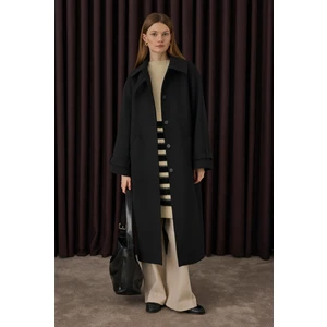 Yaka Detaylı Kaban Siyah