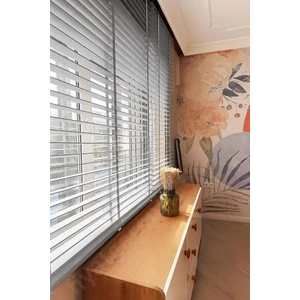 Gri Renk Gerçek Ahşap Jaluzi 50MM Zincirli Redüktörlü Kurdelalı AJS1004