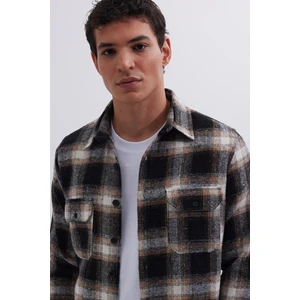 Erkek Slim Fit Dar Kesim Çift Cepli Kapaklı Spor Yaka Kareli Oduncu Gömlek