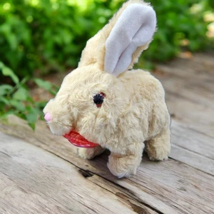 Brother Toys Elektronik Pilli Zıplayan Hareketli Peluş Sevimli Kalpli Tavşan Oyuncak 18 Cm. Beyaz Gri Pembe Bej