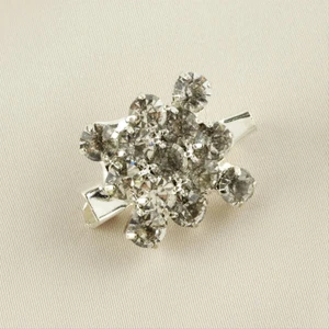 Kare Figürlü Taşlı Broş