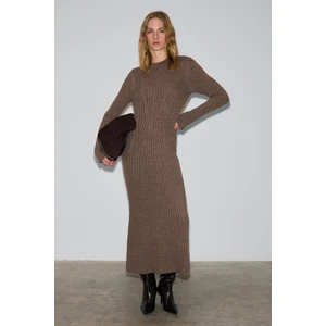 DUENDE Kadın Yuvarlak Yaka Çizgi Desenli Slim Fit Triko Vizon Elbise