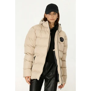 İçi Astarlı Cepli Kapüşonlu Jel Elyaflı Su ve Rügar Geçirmez Kadın Kışlık Mont