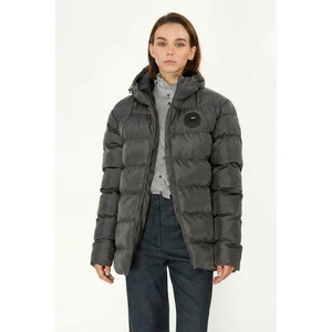 İçi Astarlı Cepli Kapüşonlu Jel Elyaflı Su ve Rügar Geçirmez Kadın Kışlık Mont