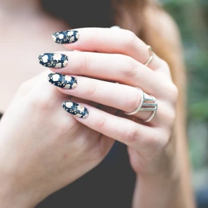 Riosa Tırnak Dövmesi