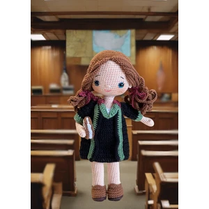 Avukat Elif – El Yapımı Örgü Amigurumi Bebek