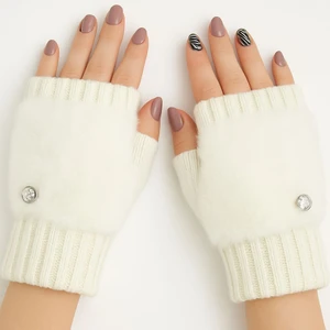 Aydın Şapkacınız Kadın Peluş Parmaksız Eldiven – Sıcak & Şık Kış Aksesuarı