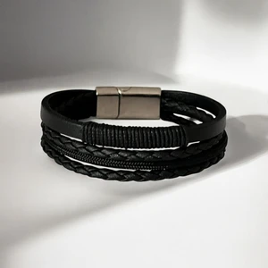 Siyah Deri Erkek Bileklik - El Yapımı 4 Parça Tasarım, Modern Şıklık ve Zarafet