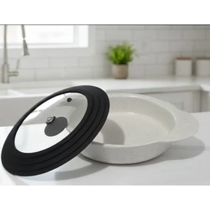 3'ü 1 Arada Kademeli Silikon Cam Kapak – 18, 20 ve 22 cm Tencerelere Uyumlu Çok Amaçlı Tasarım (Siyah & Gri Seçenekli)