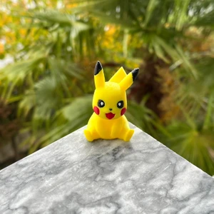 Pikachu #0025 Figürü – Koleksiyonluk Masa Üstü Dekor