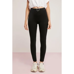 Darla Kadın Kalın Dokulu Vücüda Tamamen Oturan Uzun Viskon Siyah Tayt