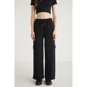 Phoebe Kadın 100% Pamuk Içi Polarsız Kargo Cepli Beli Lastikli Siyah Eşofman Altı