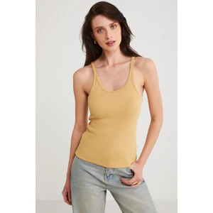 Lızeth Kadın Slim Fit Dar Kesim Oyuk Yaka Ince Askılı Basic Hardal Atlet