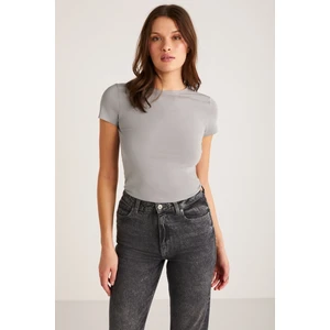 Zelda Kadın %100 Organik Pamuk Slim Fit Dar Kesim Bisiklet Yaka Kısa Kollu Gri T-shirt