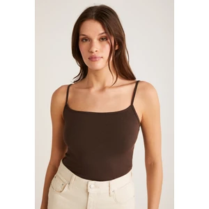 Khloe Kadın Slim Fit Dar Kesim Pamuklu Ince Askılı Kare Yaka Sıfır Kol Basic Kahverengi Atlet