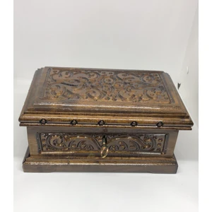 El Işçiliği Oymalı Ahşap Takı ve Anı Sandığı – Ceviz Renk