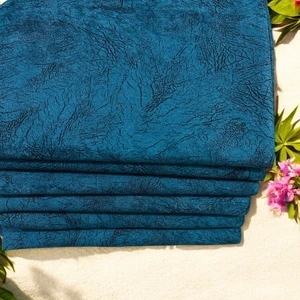 Kaymaz Tabanlı Lüks Kadife Koltuk Kanepe Çekyat Örtüsü - Konforlu Petrol Yeşili Rengi Damar Desenli