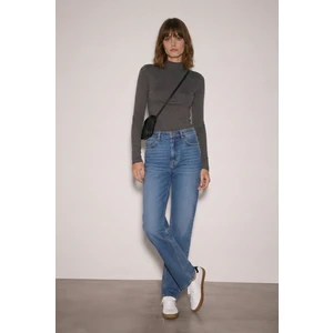 Dik Yaka Uzun Kol Bluz