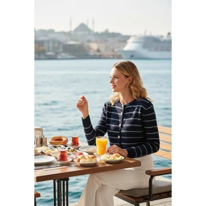 Standart Fit Çizgili Yumuşak Dokulu Crop Triko Hırka Bayan Hırka 4615551