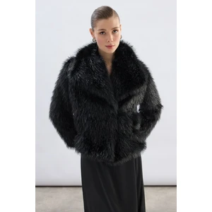 Geniş Yakalı Simli Kürk - Siyah