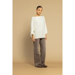 Nisan Triko Yaka Detaylı Triko Kazak