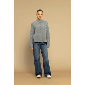 Nisan Triko Düğmeli Triko Kazak