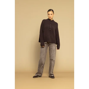 Nisan Triko Düğmeli Triko Kazak