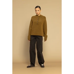 Nisan Triko Düğmeli Triko Kazak