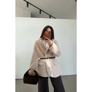 Özge Özgenç Kemerli Dokulu Blazer Ceket