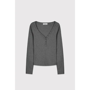 Düğmeli Patlı Uzun Kollu Üst