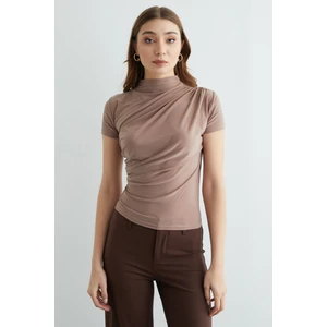 Drapeli Dik Yaka Bluz