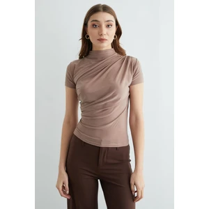 Drapeli Dik Yaka Bluz