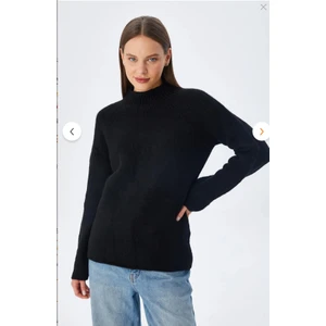 Siyah Triko Kazak Dik Yaka Kadın