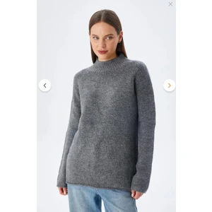 Siyah Triko Kazak Dik Yaka Kadın