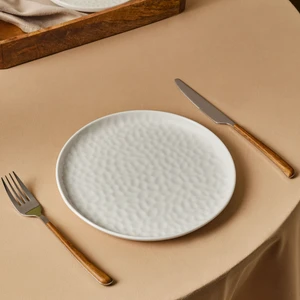 x Refika Bembeyaz Yuvarlak Pasta Tabağı 22 cm