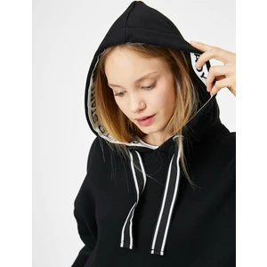 Kapüşon Detaylı Sweatshirt