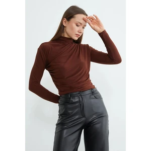 Drapeli Balıkçı Yaka Bluz