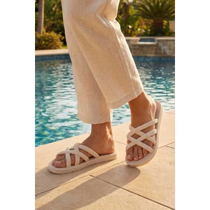 Yazlık Kaydırmaz Taban Kadın Terlik