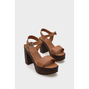 Capone Outfitters Dolores Platform Tek Bantlı Kadın Sandalet