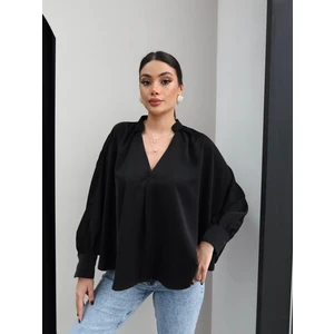Esra Helvacı V Yaka Dökümlü Gömlek