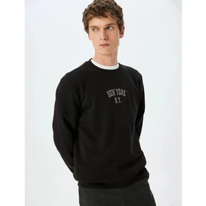 Bisiklet Yaka Slogan Işlemeli Sweatshirt