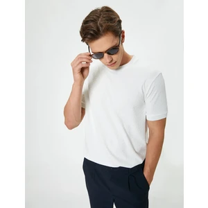 Basic Tişört Dokulu Elastik Bitişli Kısa Kollu Bisiklet Yaka Regular Fit