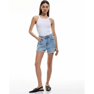 Taşlı Yıpratılmış Düğmeli Cepli Mini Denim Şort