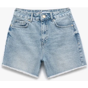 Düğmeli Pis Paça Pamuklu Rahat Kalıp Mini Denim Şort