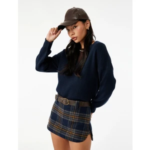 Uzun Kollu V Yaka Triko Kazak