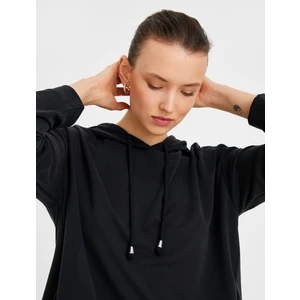 Uzun Kollu Kapüşonlu Sweatshirt