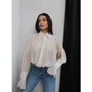 Esra Helvacı Bej Büzgülü Gömlek