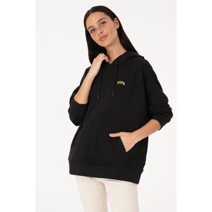 U.S. Polo Assn. Kadın Siyah Kapüşonlu Basic Sweatshirt 50297324-VR046