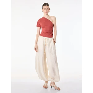 Regular Fit Drape Detaylı Asimetrik Yaka Tek Omuz Bluz