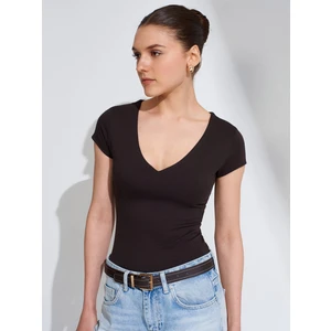 32840 V Yaka Basic T-Shirt-Koyu Kahve